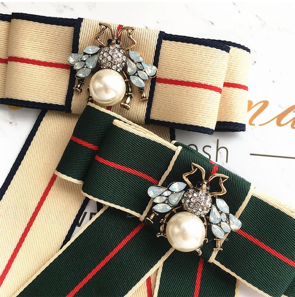 2021 fashion luxury design god plated letter brooch suit dress pins for women 7825, Gray
2021 fashion luxury design god plated letter brooch suit dress pins for women 7825, Gray