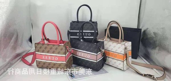 gs new 2021 textured printed women's tote bag old flower handbag single shoulder messenger
gs new 2021 textured printed women's tote bag old flower handbag single shoulder messenger