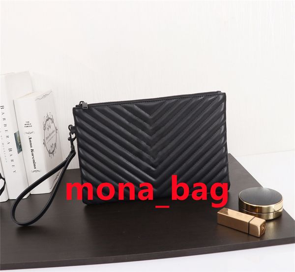 men's hand bag high-end custom european and american classic casual fashion messenger portable mini leather bags 
men's hand bag high-end custom european and american classic casual fashion messenger portable mini leather bags