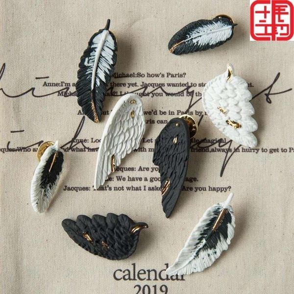it turns out to be a clay feather wing ceramic brooch with black-and-white gold depiction, simple style and personalized accessories, Gray
it turns out to be a clay feather wing ceramic brooch with black-and-white gold depiction, simple style and personalized accessories, Gray
