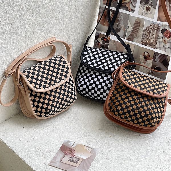 winter new women's fashion single shoulder splicing shaped messenger minority design plush lattice saddle bag
winter new women's fashion single shoulder splicing shaped messenger minority design plush lattice saddle bag