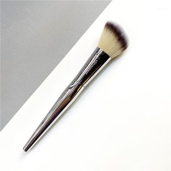 bdbeaute 227 flawless blush brush - angled fluffy powder creamy and highlighter brush1
bdbeaute 227 flawless blush brush - angled fluffy powder creamy and highlighter brush1