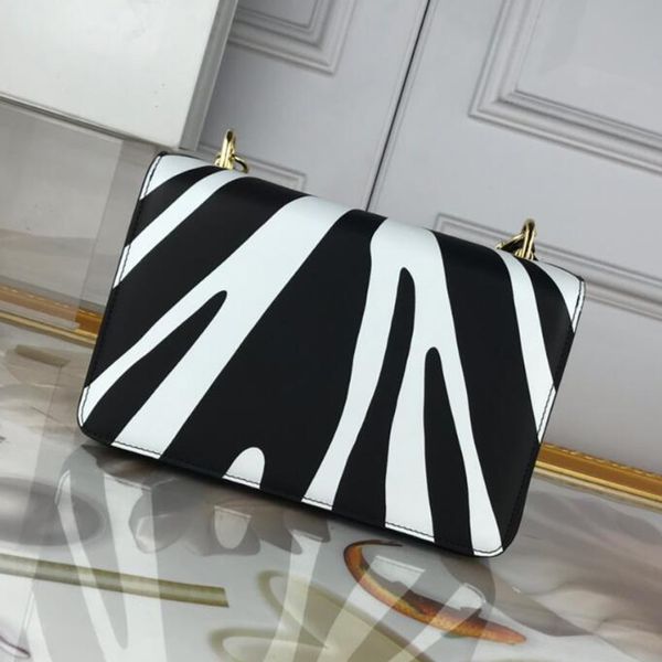 printing women shoulder bag totas bags wallet lady fashion handbag purse chains shoulders strap size 24*7*16cm
printing women shoulder bag totas bags wallet lady fashion handbag purse chains shoulders strap size 24*7*16cm
