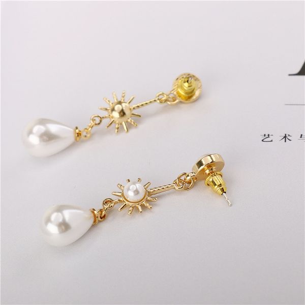 2020 fashion earrings ladies s925 silver post imitation pearl retro designer earrings water drop long stud earrings, Golden
2020 fashion earrings ladies s925 silver post imitation pearl retro designer earrings water drop long stud earrings, Golden