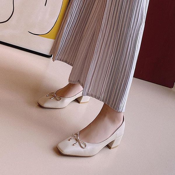 dress shoes 2021 spring and autumn leather thick heel fairy style women's square head shallow mouth heeled women z977, Black
dress shoes 2021 spring and autumn leather thick heel fairy style women's square head shallow mouth heeled women z977, Black