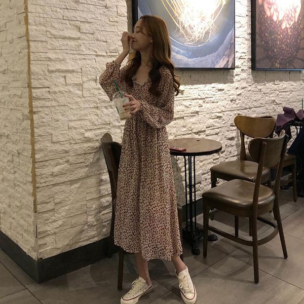 casual dresses elegant v-neck print chiffon dress spring and summer the slim waist female midi 2021 chic vestidos, Black;gray
casual dresses elegant v-neck print chiffon dress spring and summer the slim waist female midi 2021 chic vestidos, Black;gray