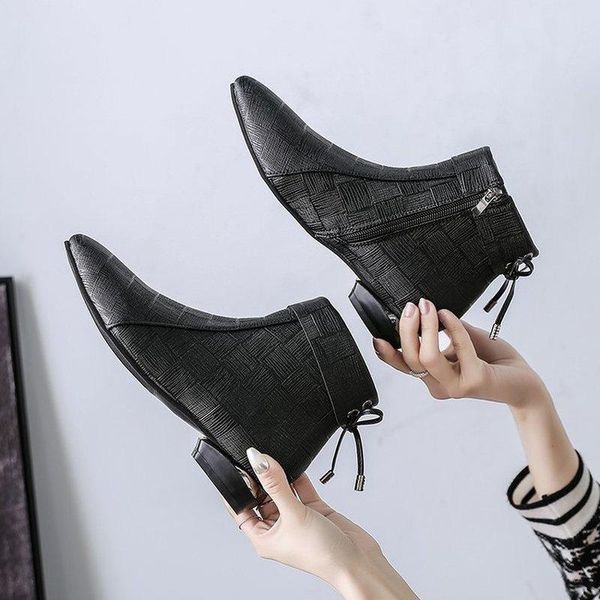 boots 2021 fashion women's leather short pointed toe chunky heel all-matching single mid, Black
boots 2021 fashion women's leather short pointed toe chunky heel all-matching single mid, Black
