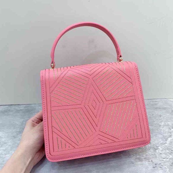 designer bagshandbag ladies gold thread embroidery snake bone chain high-quality small 20cm multi-compartment fashion new style 2021 crossbo
designer bagshandbag ladies gold thread embroidery snake bone chain high-quality small 20cm multi-compartment fashion new style 2021 crossbo