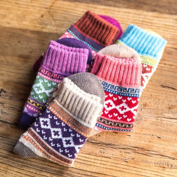 autumn and winter thickened warm women's wool socks thick needle cross flower, Black
autumn and winter thickened warm women's wool socks thick needle cross flower, Black