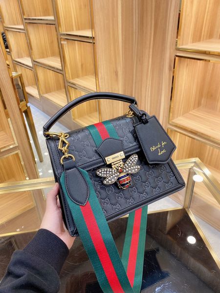 luxury designers leather bag chain messenger shoulder bags fashion women handbag totes -g3151, Red;black
luxury designers leather bag chain messenger shoulder bags fashion women handbag totes -g3151, Red;black