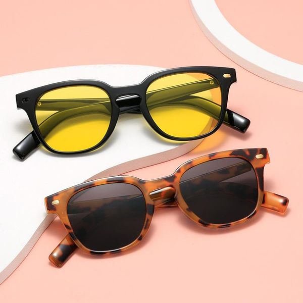 sunglasses 2022 retro rice nail glasses trend fashion personalized women plain men's outdoor, White;black
sunglasses 2022 retro rice nail glasses trend fashion personalized women plain men's outdoor, White;black