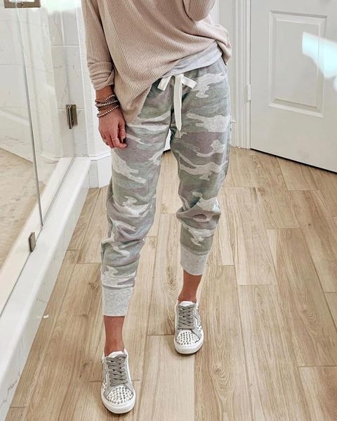 women's pants & capris spring 2021 style casual women camouflage printed trousers slim lace up ladies sweatpants, Black;white 
women's pants & capris spring 2021 style casual women camouflage printed trousers slim lace up ladies sweatpants, Black;white