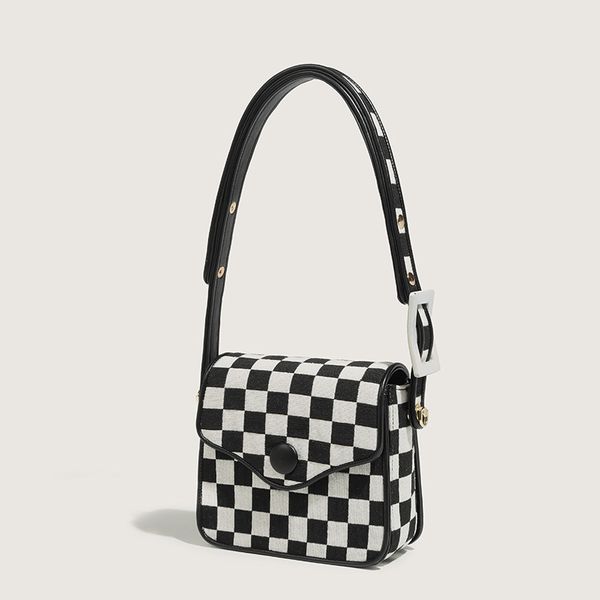 autumn and winter hand-held chessboard lattice bag female 2021 minority ins high sense broadband messenger medieval armpit
autumn and winter hand-held chessboard lattice bag female 2021 minority ins high sense broadband messenger medieval armpit