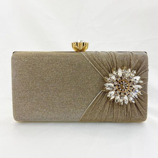evening bags 2021 chic simple casual luxury crystal flower day clutches chain shoulder purses
evening bags 2021 chic simple casual luxury crystal flower day clutches chain shoulder purses