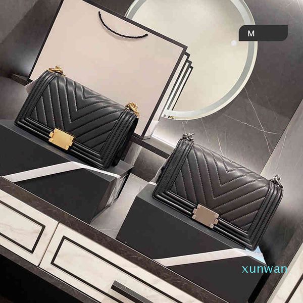 brand luxury designer women's bag 2021 sheepskin leather one-shoulder wallet black gold and silver chain crossbody clutch
brand luxury designer women's bag 2021 sheepskin leather one-shoulder wallet black gold and silver chain crossbody clutch