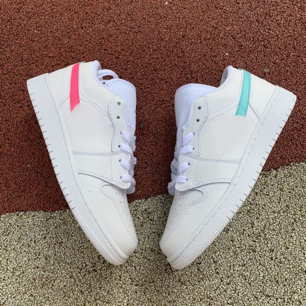 new game royal 1 mens basketball shoes low court purple white red shadow glow bred gray black toe designers 1s women skateboard shoes 208om7
new game royal 1 mens basketball shoes low court purple white red shadow glow bred gray black toe designers 1s women skateboard shoes 208om7
