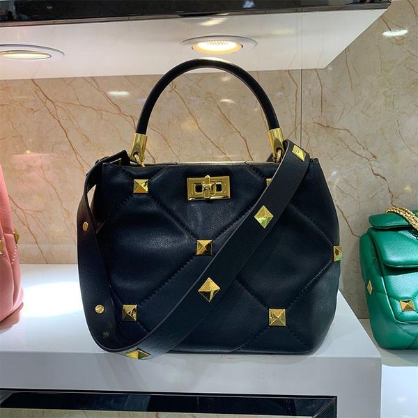 evening bags luxury rivet handbag ladies 2021 leather shoulder strap gold chain fashion one-shoulder messenger bag
evening bags luxury rivet handbag ladies 2021 leather shoulder strap gold chain fashion one-shoulder messenger bag