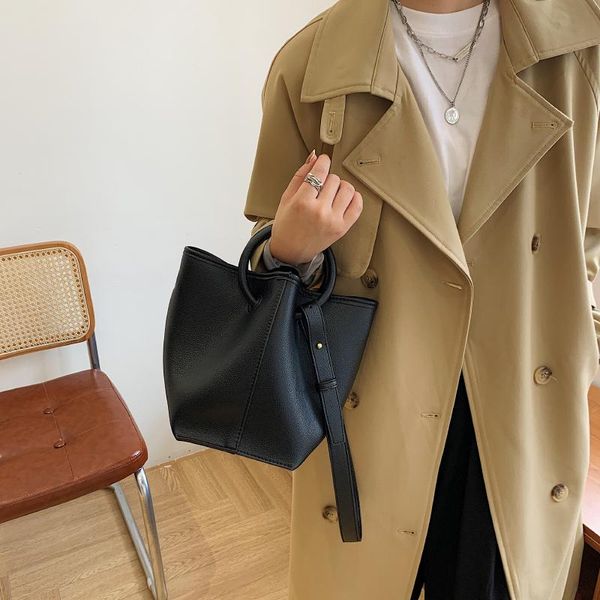evening bags fashion tote personality bucket bag women's shoulder pu leather crossbody designer handbag and purse female clutchs
evening bags fashion tote personality bucket bag women's shoulder pu leather crossbody designer handbag and purse female clutchs