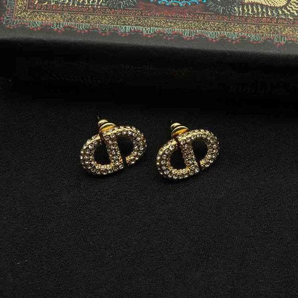 simple designer jewelry luxury house cd letter earrings dijia d temperament cold fashion wind design sense women's, Red;brown
simple designer jewelry luxury house cd letter earrings dijia d temperament cold fashion wind design sense women's, Red;brown