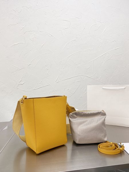 simple practical bucket bag litchi grain calfskin very durable wear resistant luxury designers wholesale handbags goods
simple practical bucket bag litchi grain calfskin very durable wear resistant luxury designers wholesale handbags goods