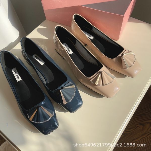 luxury shoes 2021 spring classic national versatile low heel patent leather fashion women's sho, Black
luxury shoes 2021 spring classic national versatile low heel patent leather fashion women's sho, Black