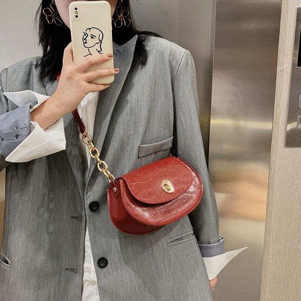 cross body autumn and winter on the bag 2021 simple fashion shoulder chain slung leisure handbags tote bags for women
cross body autumn and winter on the bag 2021 simple fashion shoulder chain slung leisure handbags tote bags for women