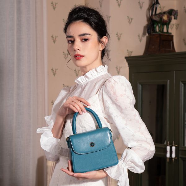 jiuwa 2021 new female minority versatile diagonal straddle single shoulder fashion trend women's hand carrying handbag
jiuwa 2021 new female minority versatile diagonal straddle single shoulder fashion trend women's hand carrying handbag