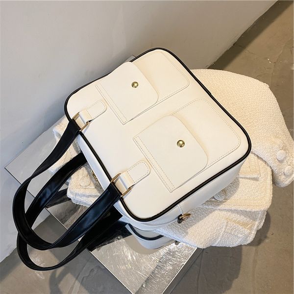 advanced sense large capacity student class women's 2021 new fashion temperament portable one shoulder commuter bag
advanced sense large capacity student class women's 2021 new fashion temperament portable one shoulder commuter bag
