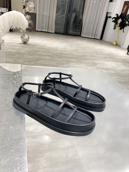 2021 new style wool sleeper luxury slipper with sense of design lambskin thick bottomed sa_flat sandals size 35-40, Black
2021 new style wool sleeper luxury slipper with sense of design lambskin thick bottomed sa_flat sandals size 35-40, Black