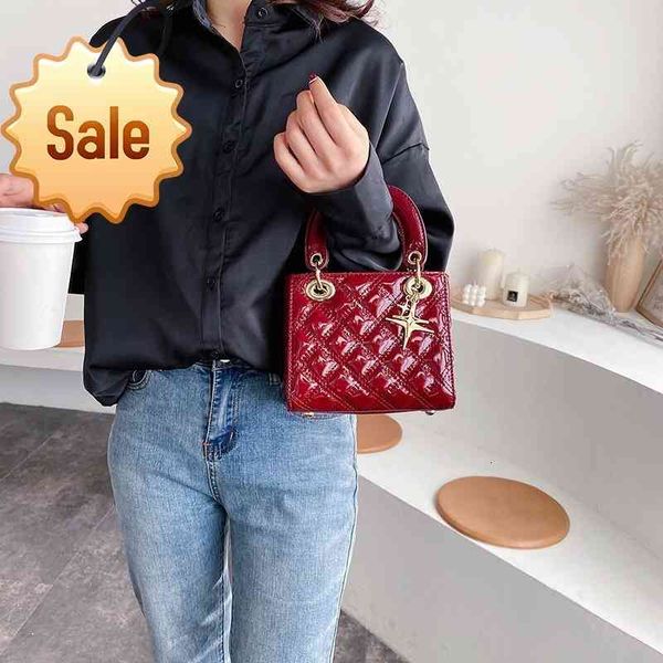 small bag female 2021 new trendy korean messenger bag chain portable princess bag
small bag female 2021 new trendy korean messenger bag chain portable princess bag