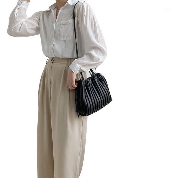 evening bags yl146 model creative striped dylign tote hand bag fashion handbags lady shoulder1
evening bags yl146 model creative striped dylign tote hand bag fashion handbags lady shoulder1