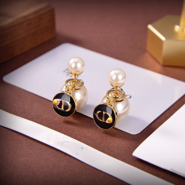 2021 luxury designer jewelry / pearl letter earrings 925 silver needle enamel fashion trend couple gift, Golden;silver
2021 luxury designer jewelry / pearl letter earrings 925 silver needle enamel fashion trend couple gift, Golden;silver