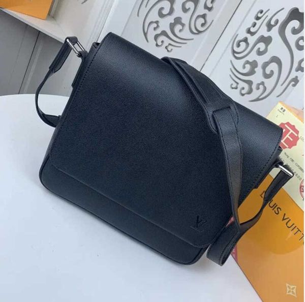 totes brand designer luxury m30619 black small bags handbag men's postage bag shoulder men handbags cross iconic handles shoulder body
totes brand designer luxury m30619 black small bags handbag men's postage bag shoulder men handbags cross iconic handles shoulder body