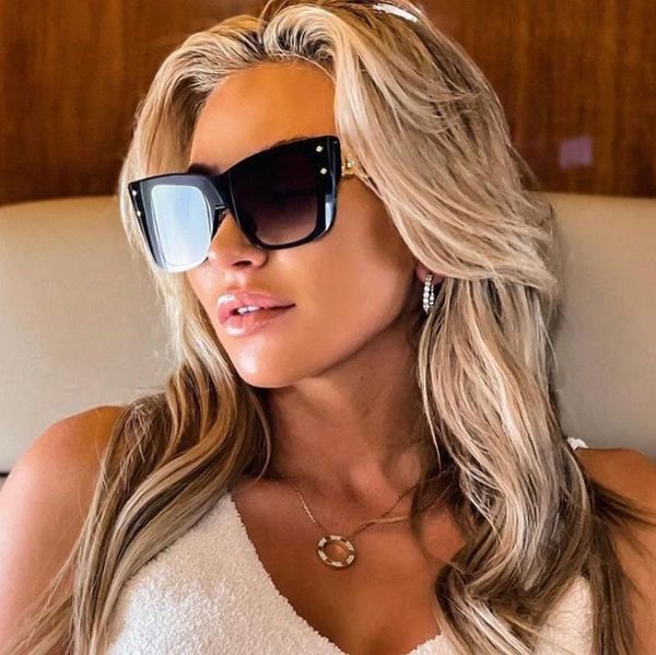 sunglasses cat eye frame women fashion style metal details gradient grey lens, White;black
sunglasses cat eye frame women fashion style metal details gradient grey lens, White;black