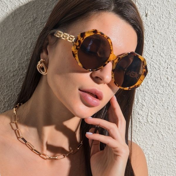 2021 new fashion Round sunglasses Men Luxury Leopard Black Style Designer Hollow decorative frame Vintage cooling Glasses wholesale, Silver
2021 new fashion Round sunglasses Men Luxury Leopard Black Style Designer Hollow decorative frame Vintage cooling Glasses wholesale, Silver