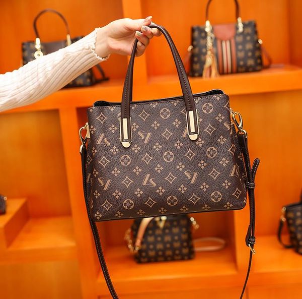 leather handbags 2021 summer one-shoulder messenger bag large-capacity luxury handbag
leather handbags 2021 summer one-shoulder messenger bag large-capacity luxury handbag