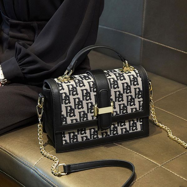 handbag hong kong women's bag 2021 net red fashion versatile embroidered small square chain portable one shoulder messenger, Black;red
handbag hong kong women's bag 2021 net red fashion versatile embroidered small square chain portable one shoulder messenger, Black;red