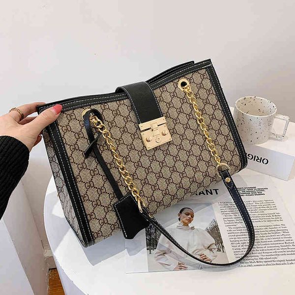 printed portable tote bag women's new high-capacity sling shoulder buckle chain armpit purse
printed portable tote bag women's new high-capacity sling shoulder buckle chain armpit purse