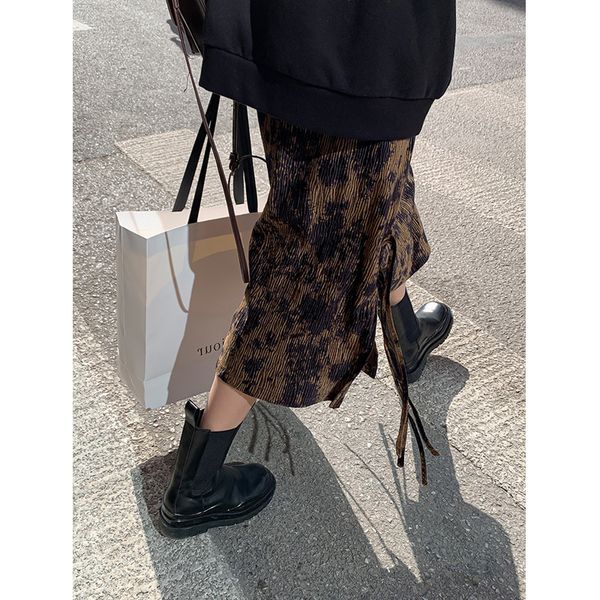 skirts split half women's high waist 2021 autumn winter versatile medium length a-line skirt fashion, Black
skirts split half women's high waist 2021 autumn winter versatile medium length a-line skirt fashion, Black
