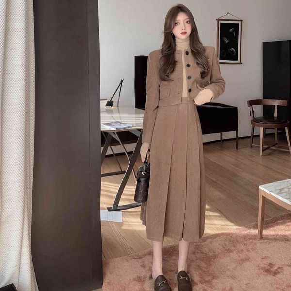 autumn and winter elegant women's skirt suit vintage jacket woolen short coatpleated two-piece set female 210514, White
autumn and winter elegant women's skirt suit vintage jacket woolen short coatpleated two-piece set female 210514, White