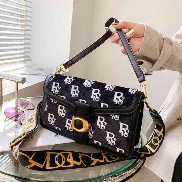 2022 latest models handbag wholesale bag female version personality single shoulder small square wool bag with gift
2022 latest models handbag wholesale bag female version personality single shoulder small square wool bag with gift
