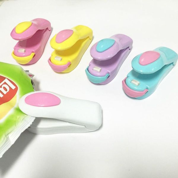 1pcs portable mini household sealing machine saver plastic bag capper hand pressure magic without battery clips
1pcs portable mini household sealing machine saver plastic bag capper hand pressure magic without battery clips