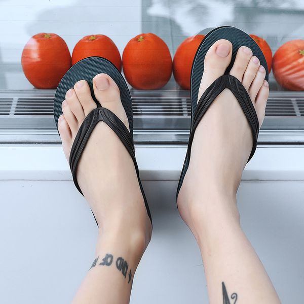 2022 fashion womens men flip flops slippers youth students slides triple black red blue gray shoes size eur 39-44 code: 64-0222
2022 fashion womens men flip flops slippers youth students slides triple black red blue gray shoes size eur 39-44 code: 64-0222