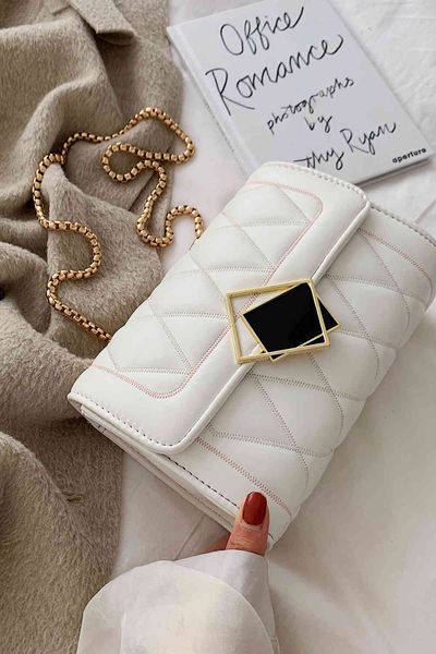 women's 2021 new trendy net red fashion messenger bag women's versatile small fragrance lingge chain bag
women's 2021 new trendy net red fashion messenger bag women's versatile small fragrance lingge chain bag
