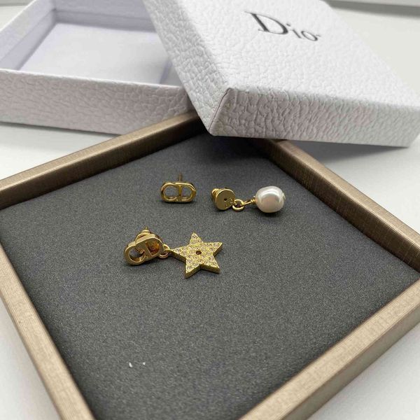 special offer 2021 luxury designer jewelry letter inlaid with diamond pearl earrings french advanced feeling net red temperament tassel earr, Golden;silver
special offer 2021 luxury designer jewelry letter inlaid with diamond pearl earrings french advanced feeling net red temperament tassel earr, Golden;silver