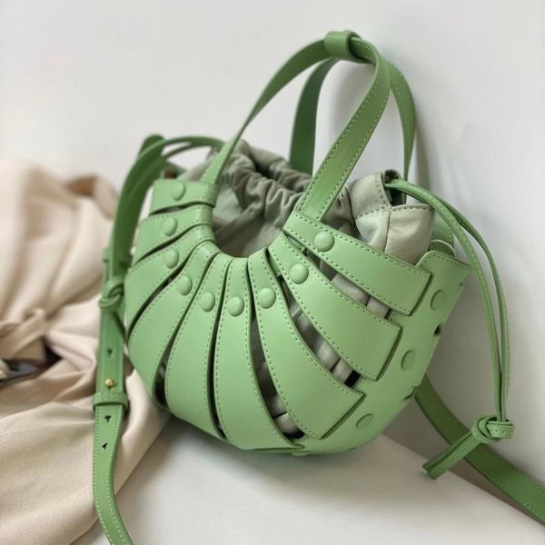 evening bags 2021 fashion genuine leather shell bag women's vacation style vegetable basket shoulder crossbody handbag spot
evening bags 2021 fashion genuine leather shell bag women's vacation style vegetable basket shoulder crossbody handbag spot