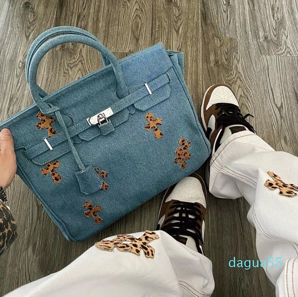 2021 autumn/winter fashion bags casual military cloth washed denim platinum bag large capacity handbag
2021 autumn/winter fashion bags casual military cloth washed denim platinum bag large capacity handbag