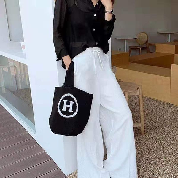 luxe handbags autumn women's bag fashion versatile hand lazy hand knitted hand purse outlets 
luxe handbags autumn women's bag fashion versatile hand lazy hand knitted hand purse outlets