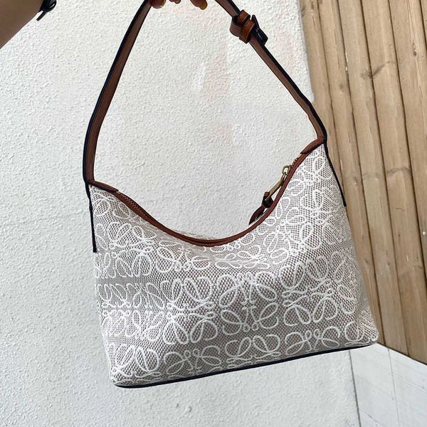 2021 new cubi lunch box bag jacquard embroidery hand single shoulder bento cowhide canvas versatile armpitzly 
2021 new cubi lunch box bag jacquard embroidery hand single shoulder bento cowhide canvas versatile armpitzly