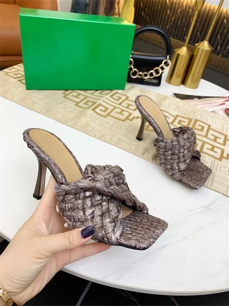 2021 new woman slipper designer slipper superior quality genuine leather fashion casual slipper sandy flip flops size 35-42, Black
2021 new woman slipper designer slipper superior quality genuine leather fashion casual slipper sandy flip flops size 35-42, Black